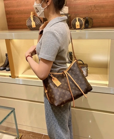 Túi xách L Carry M46203 size 29cm M46203