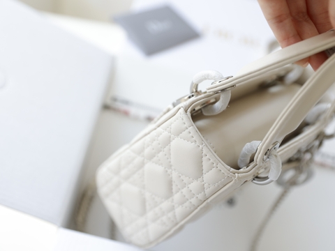 Túi Di Lady Da Lì Khóa Bạc Size 17cm Có 2 Hộp