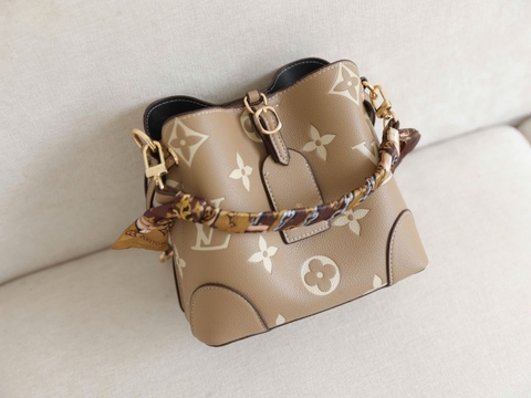 Túi L Neo Size 21cm Có hộp