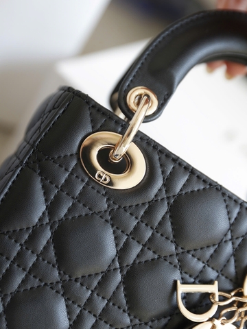 Túi Di Lady Da lì Khóa Vàng Size 17cm Ver2 F6677