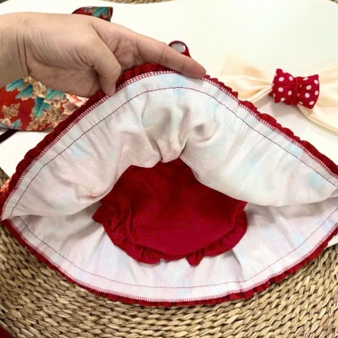 Set yếm nhung đỏ váy hoa kèm khăn trùm đầu cho bé