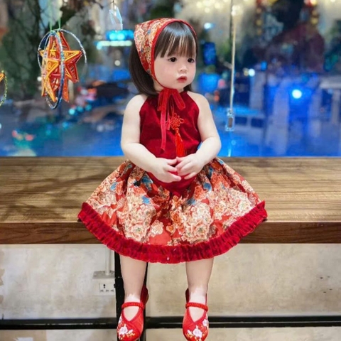 Set yếm nhung đỏ váy hoa kèm khăn trùm đầu cho bé