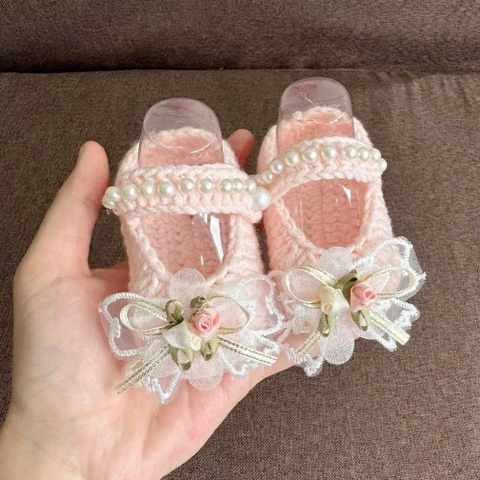 Giày len đính nơ hoa cho bé