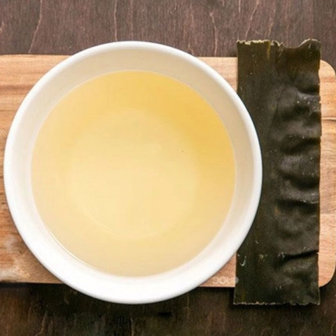 Tảo bẹ khô nấu nước Dashi Nhật Bản