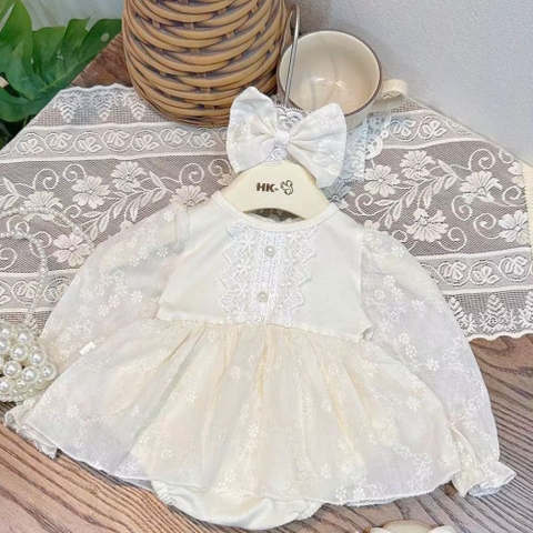 Body váy ren hoa nổi tay dài phối cúc ngọc kèm turban