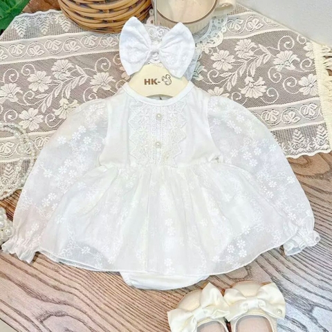 Body váy ren hoa nổi tay dài phối cúc ngọc kèm turban