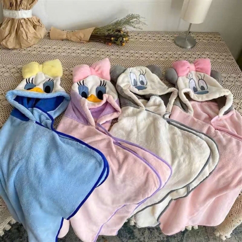 Ủ choàng lông tuyết Mickey cho bé
