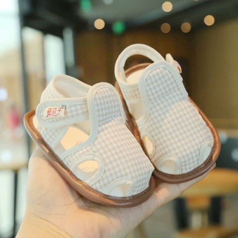 Giày vải tập đi quai dán caro cho bé