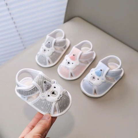 Giày tập đi chống trượt hình gấu đội nón cho bé