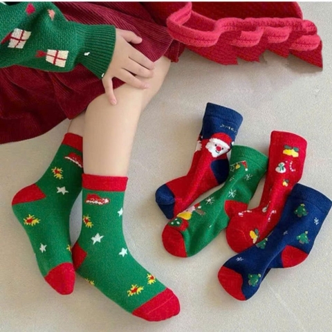 Tất vớ cổ cao họa tiết Giáng Sinh cho bé