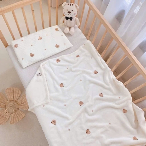 Chăn lông tuyết Monona thêu họa tiết cho bé
