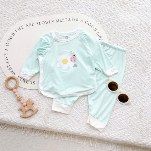 Bộ dài sơ sinh cài lệch HG Kids vạt bầu cho bé