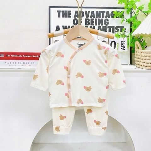 Bộ dài sơ sinh cài chéo Avasler in họa tiết