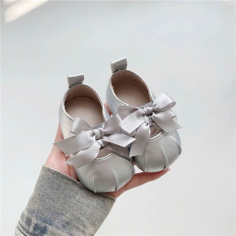 Giày da tập đi 2 nơ vải mềm chống trượt cho bé gái