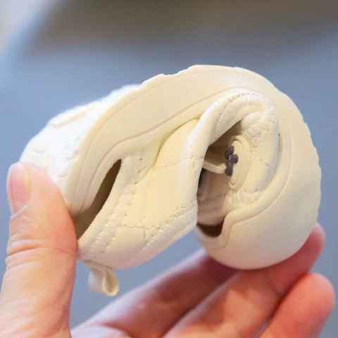 Giày sandal tập đi hình gấu 3D cho bé