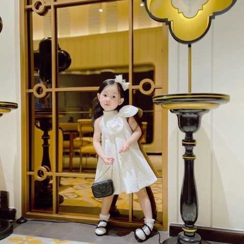 Đầm yếm nơ cổ chất xốp
