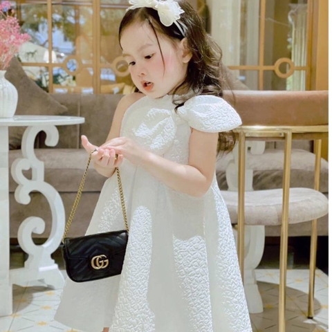 Đầm yếm nơ cổ chất xốp