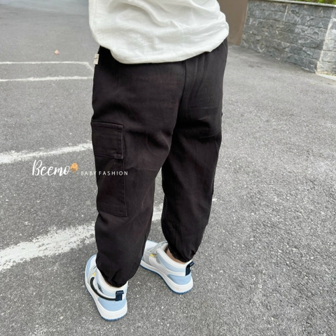 Quần kaki đính cúc phối túi hộp