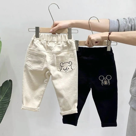 Quần kaki thêu gấu túi sau cho bé trai