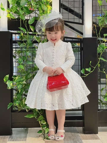 Đầm ren trắng tay dài cổ tàu cúc bọc
