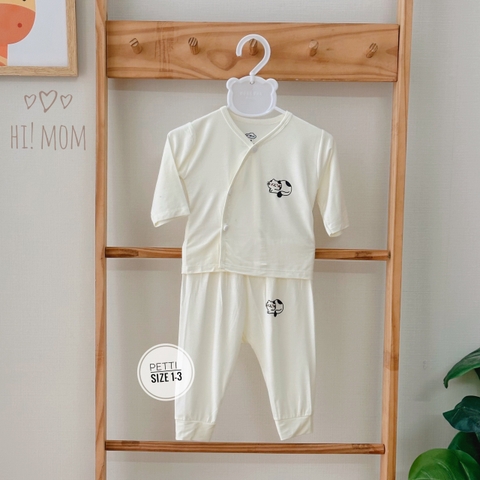 Bộ dài Hi Mom cúc lệch trắng kem in hoạ tiết ngực