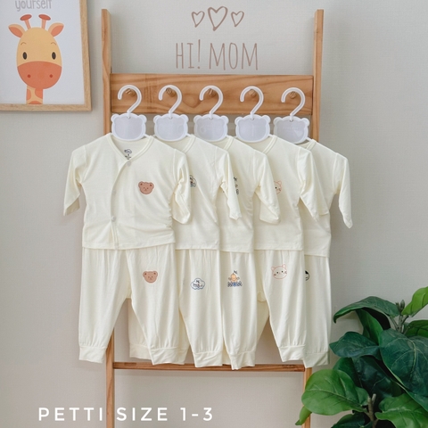 Bộ dài Hi Mom cúc lệch trắng kem in hoạ tiết ngực