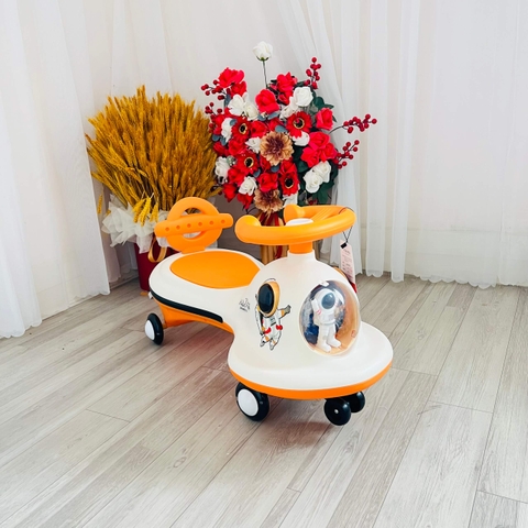 Xe lắc kiêm chòi chân phi hành gia cho bé