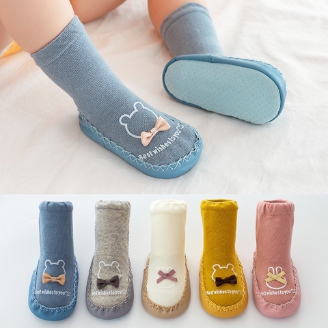 Giày bốt tập đi cao cổ in hình gấu thỏ
