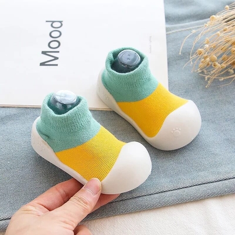 Giày bún tập đi phối màu cho bé