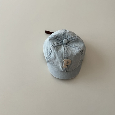 Mũ lưỡi trai jean mềm chữ P