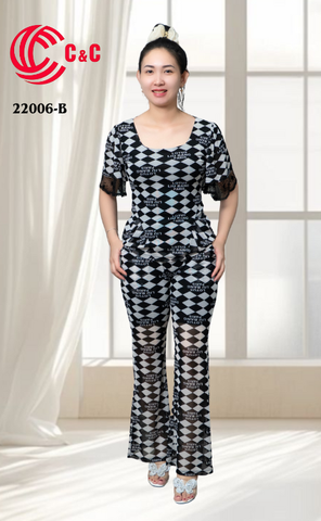 22006 - Cổ Vuông Quần Ống Loe Phom Ôm In Họa Tiết