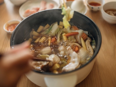 Cách nấu Lẩu gà hầm sả bằng nồi áp suất điện nhanh chóng bất ngờ
