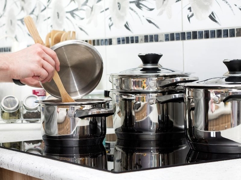 Nấu ăn ngon hơn với bếp từ: Hướng dẫn chọn dụng cụ nấu ăn phù hợp