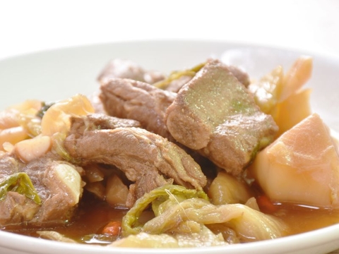 Cách nấu Sườn bò hầm cải chua bằng nồi áp suất điện ngon mềm chuẩn vị