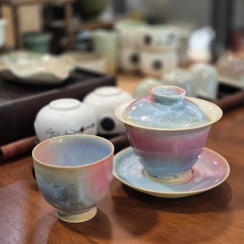 Bộ khải và chén trà sứ Cảnh Đức nung củi, vẽ tay
