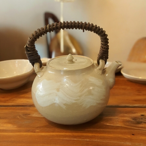 Bình trà gốm Hagi Nhật Bản - 320ml, quai mây