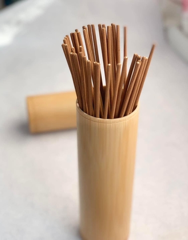 Ống tre đựng nhang hút ẩm