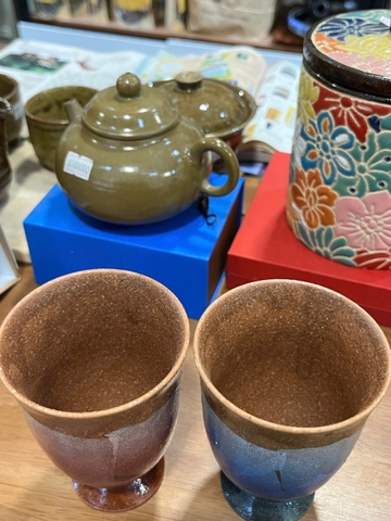 Cặp ly phu thê dáng cao Kutani, dát bạc dứơi men