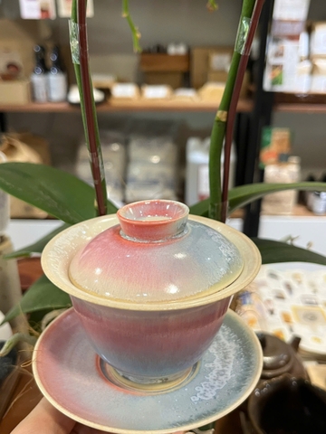 Bộ khải và chén trà sứ Cảnh Đức nung củi, vẽ tay