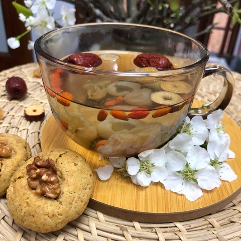 Trà hoa thảo mộc là loại thức uống rất tốt cho sức khỏe được nhiều người yêu thích