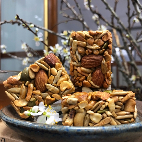 Bánh Keto Hạt: Giải Pháp Ăn Vặt Lành Mạnh Cho Người Giảm Cân, Tiểu Đường và Ăn Keto