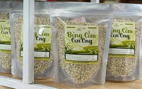 Bỏng cốm gạo: Món ăn vặt giòn thơm kết hợp giữa gạo rang và cốm