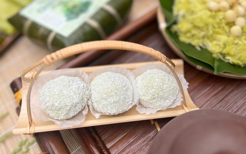 Mochi cốm dừa là gì? Hương vị đặc biệt từ cốm và dừa nạo