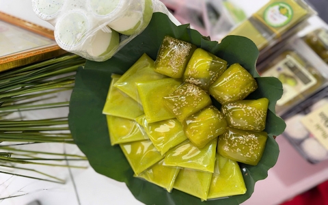 Mua cốm ở đâu ngon? Gợi ý địa chỉ nổi tiếng và dễ mua tại Hà Nội