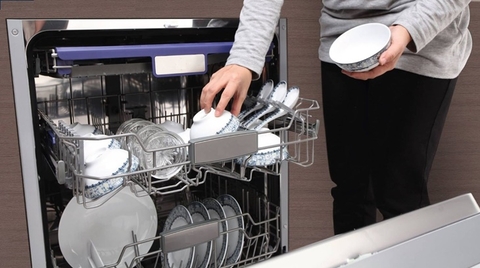 Những điều cần biết về máy rửa bát dĩa. Có nên mua máy rửa bát hay không?