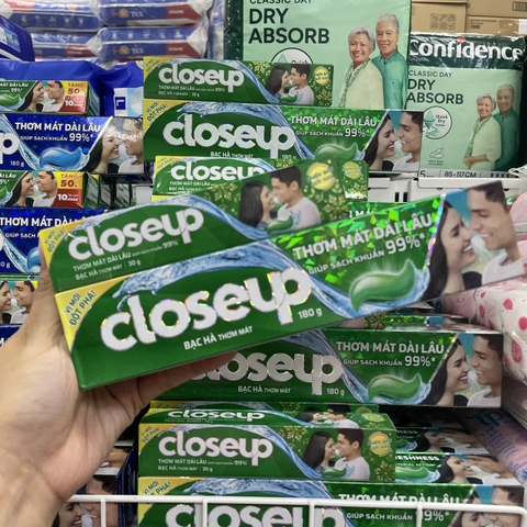 Kem đánh răng CloseUp  Bạc hà 180g