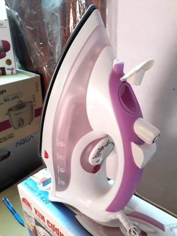 Bàn Ủi Hơi Nước Kim Cương T-620