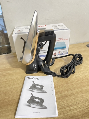 Bàn ủi khô tích hợp bình xịt nước Tefal FS3120L0