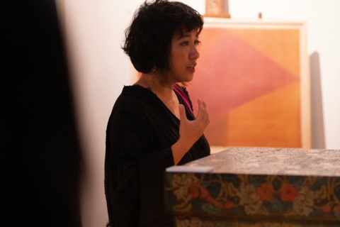 Trong dòng chảy của lụa 2025: Chia sẻ của giám tuyển bộ sưu tập Vân Vi