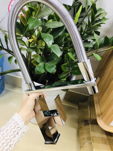 Vòi rửa bát lò xo rút CHINOX VR30